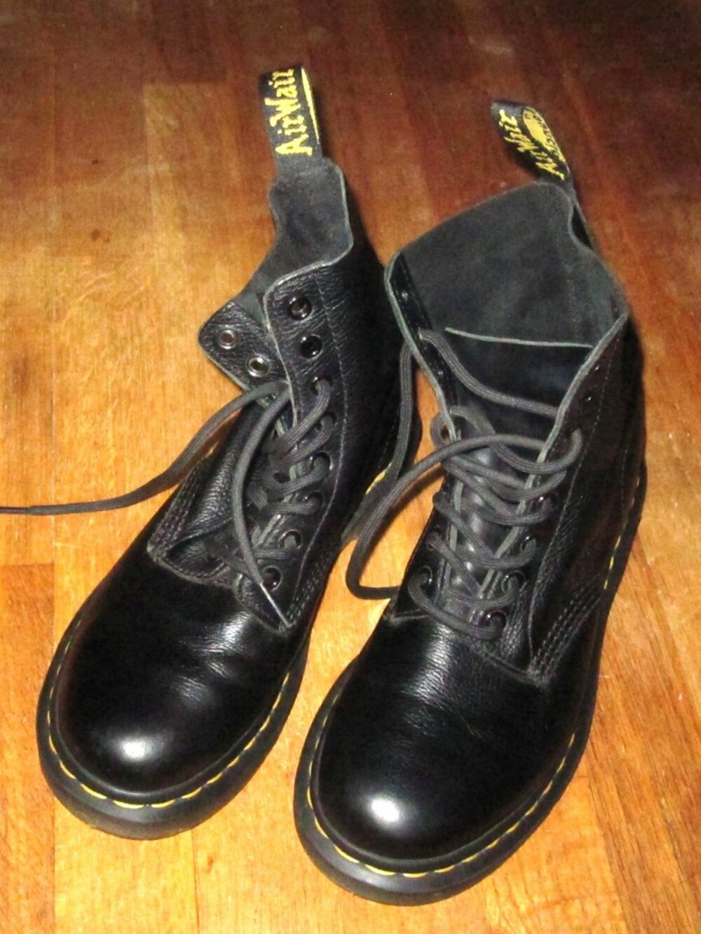 Dr. Doc Martens Pascal Black Leather Boots Womens 7